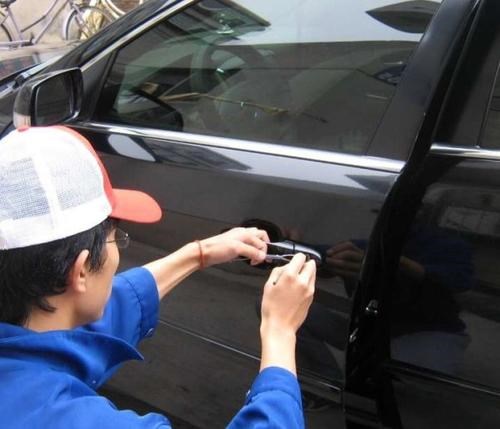 菏澤汽車配鑰匙電話（24小時(shí)修鎖換鎖芯）