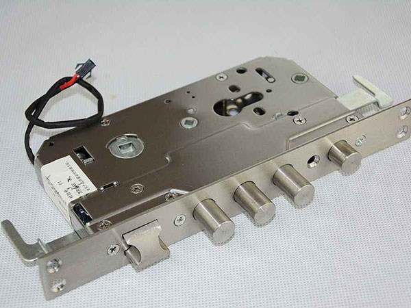 洛陽(yáng)汽車開鎖電話(開鎖公司上門多少錢)